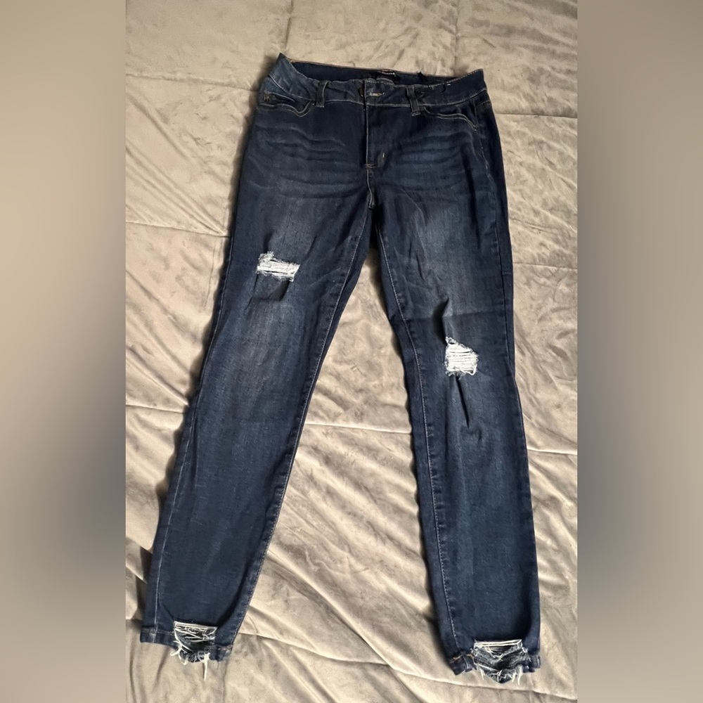 D.jeans size 10. distressed